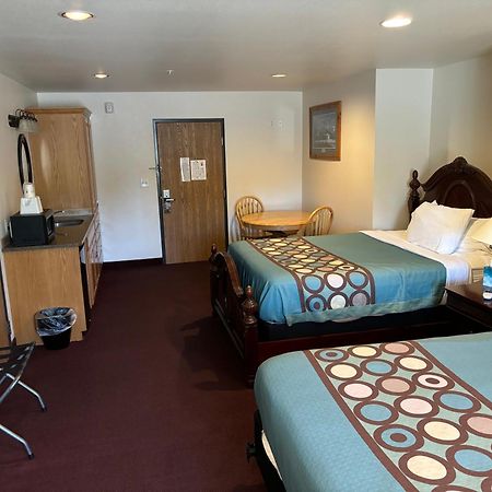 Hotel Super 8 By Wyndham Rexburg Esterno foto