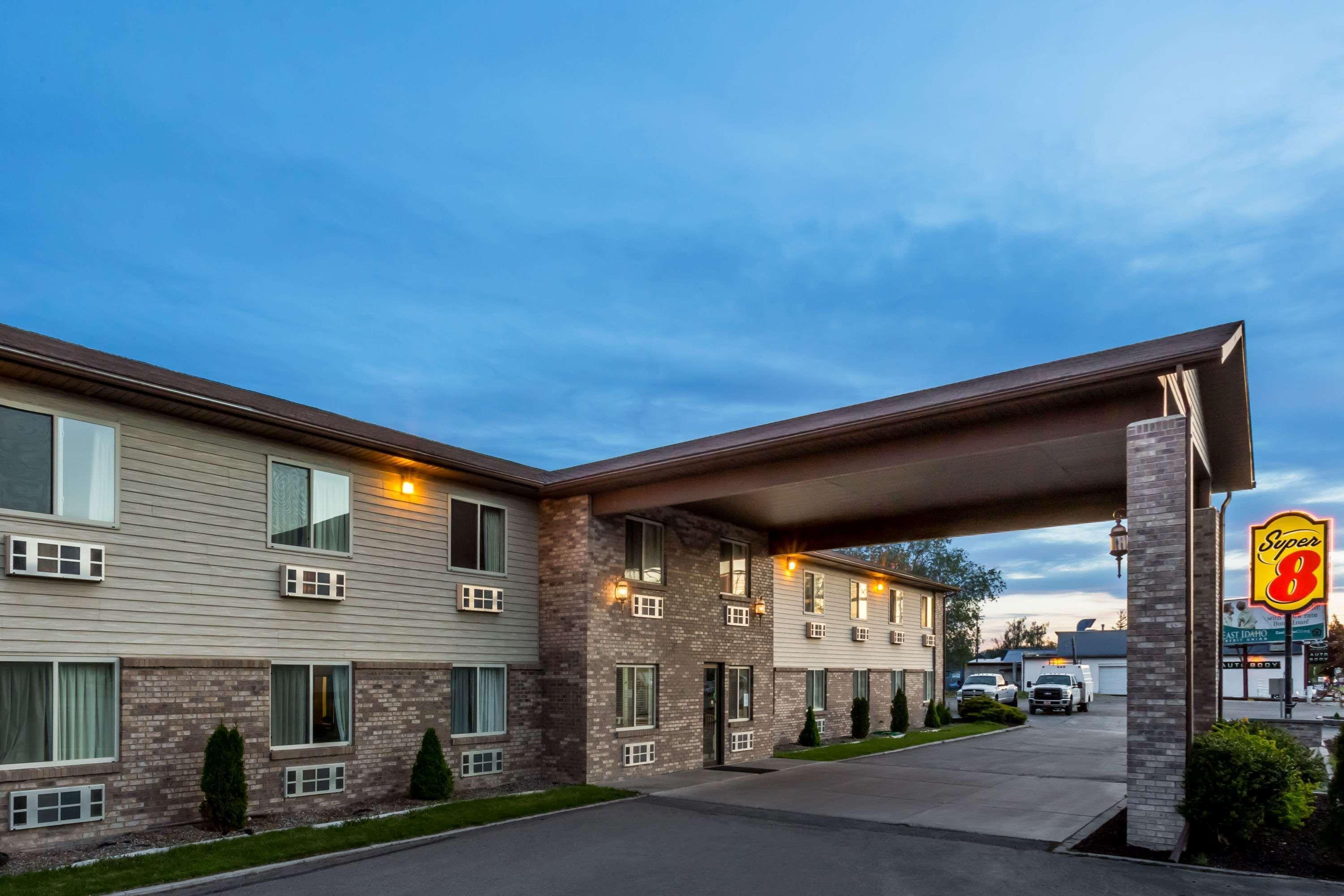 Hotel Super 8 By Wyndham Rexburg Esterno foto