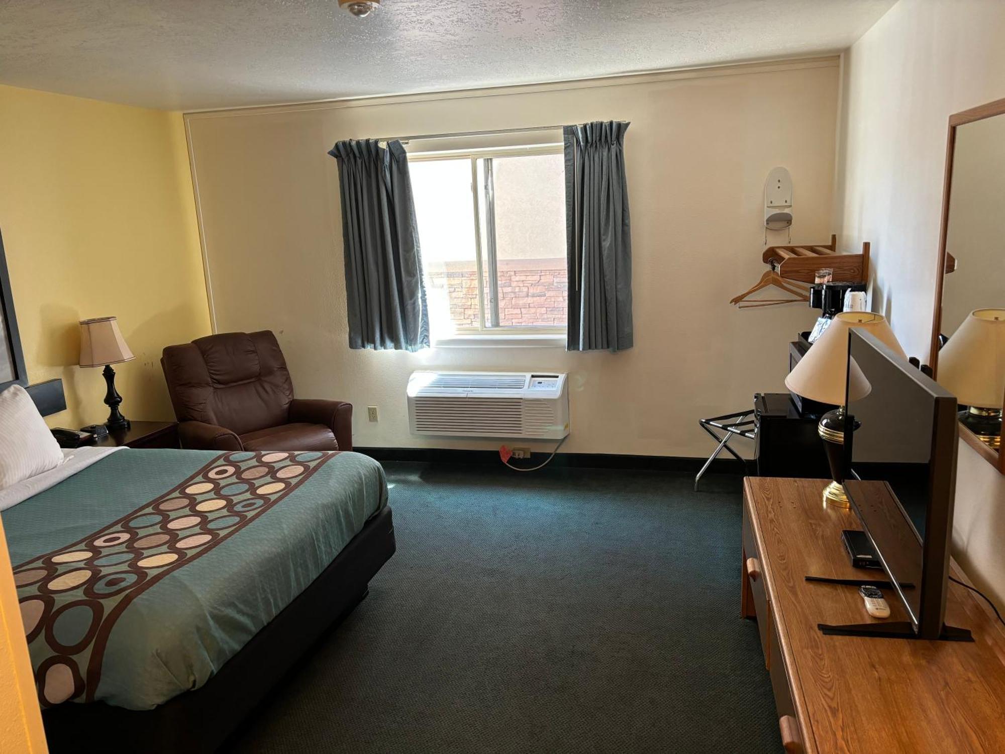 Hotel Super 8 By Wyndham Rexburg Esterno foto