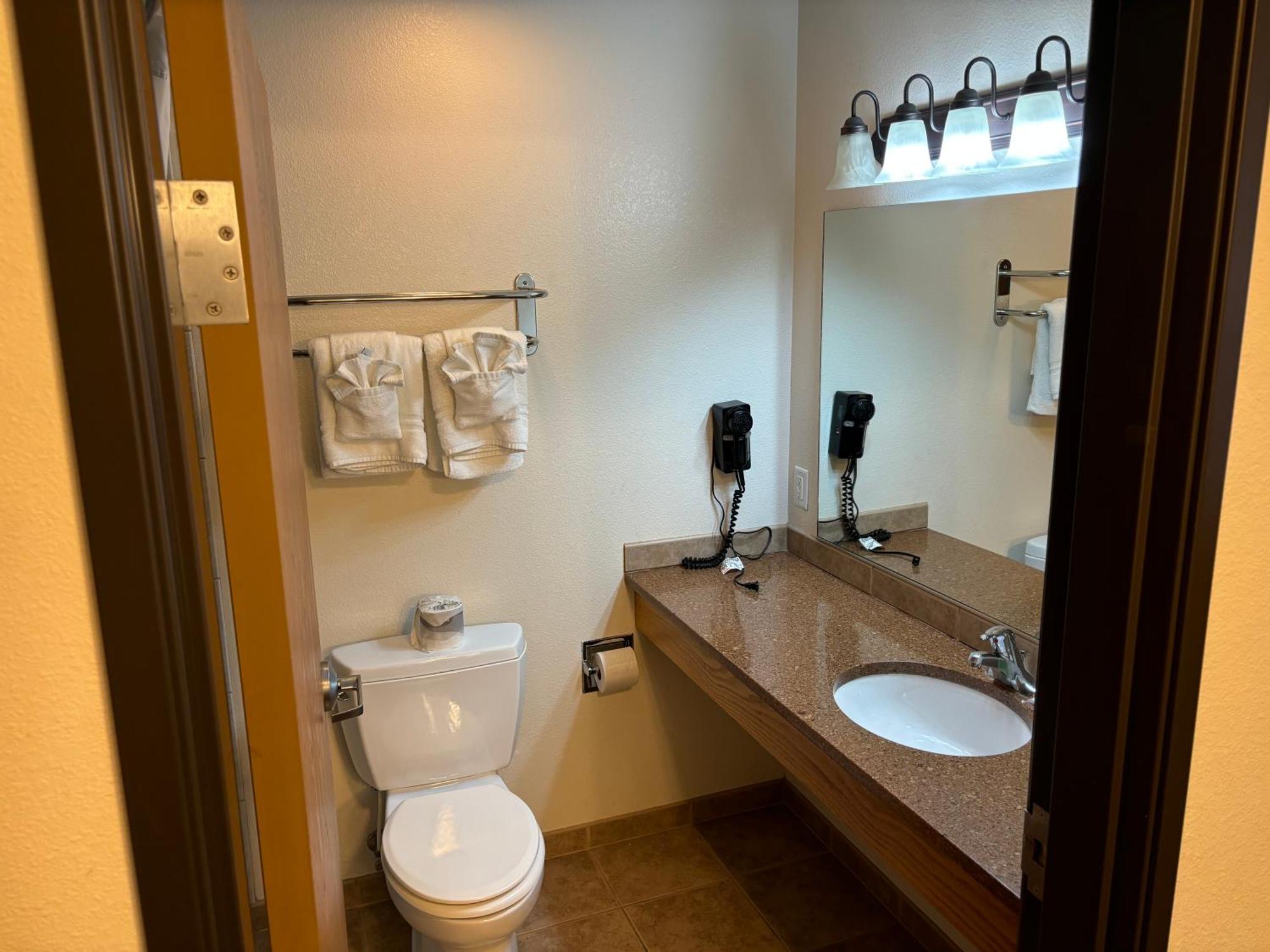 Hotel Super 8 By Wyndham Rexburg Esterno foto