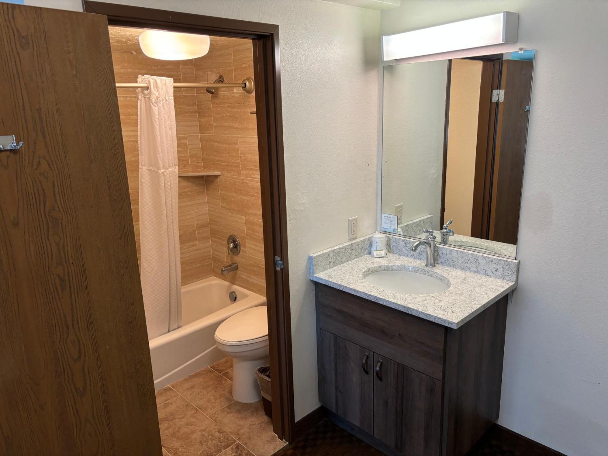 Hotel Super 8 By Wyndham Rexburg Esterno foto