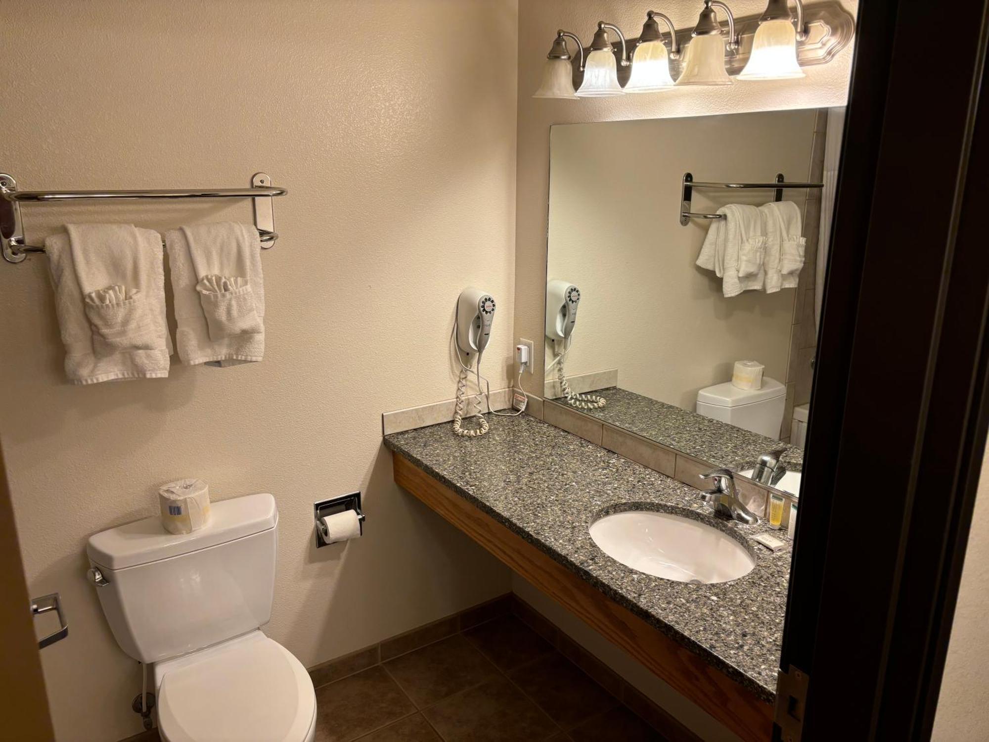 Hotel Super 8 By Wyndham Rexburg Esterno foto