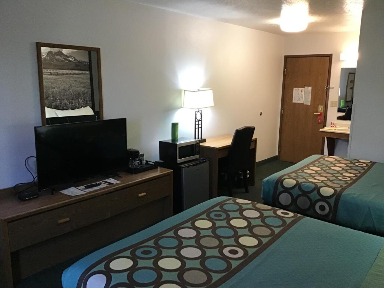 Hotel Super 8 By Wyndham Rexburg Esterno foto
