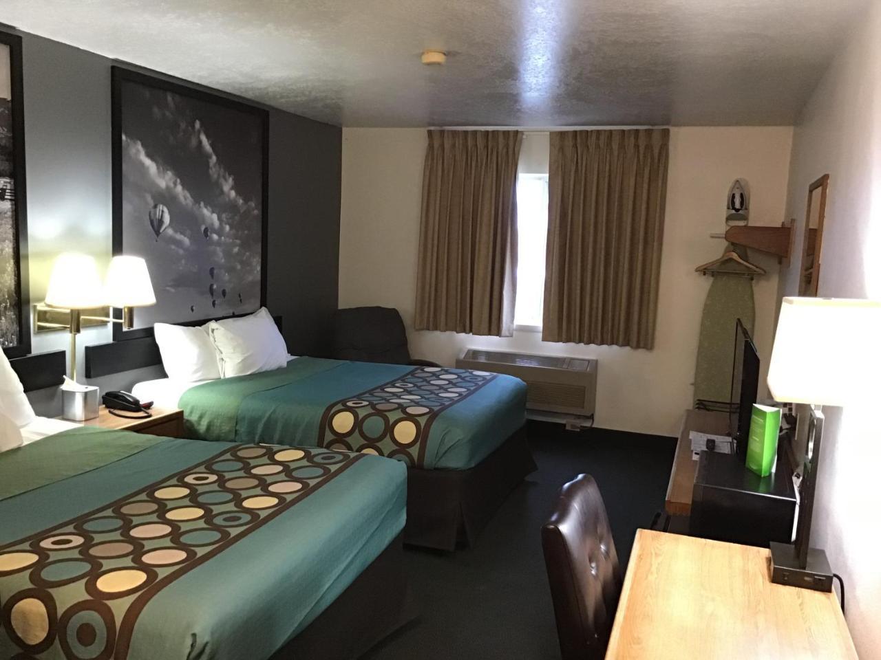 Hotel Super 8 By Wyndham Rexburg Esterno foto