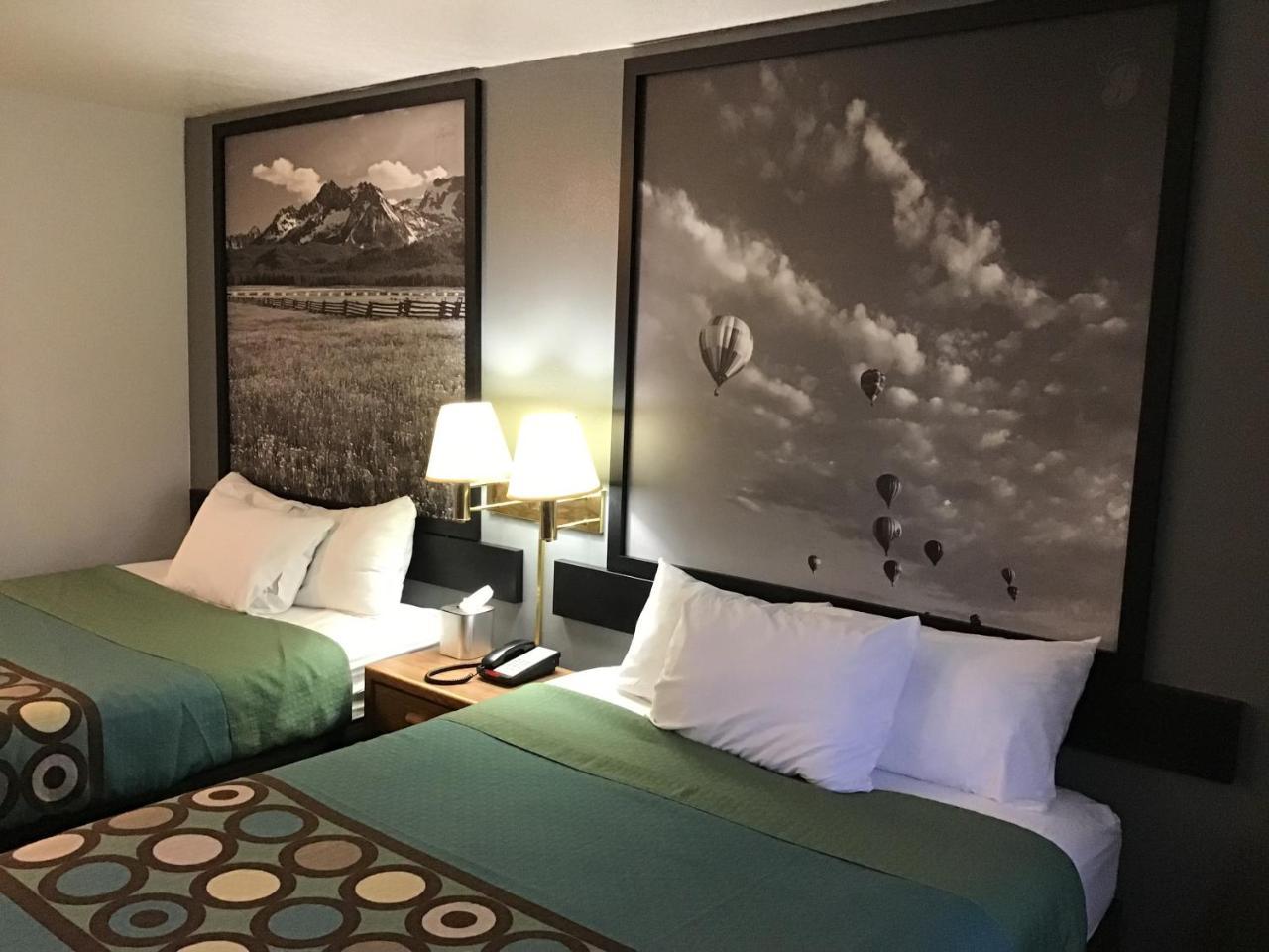Hotel Super 8 By Wyndham Rexburg Esterno foto
